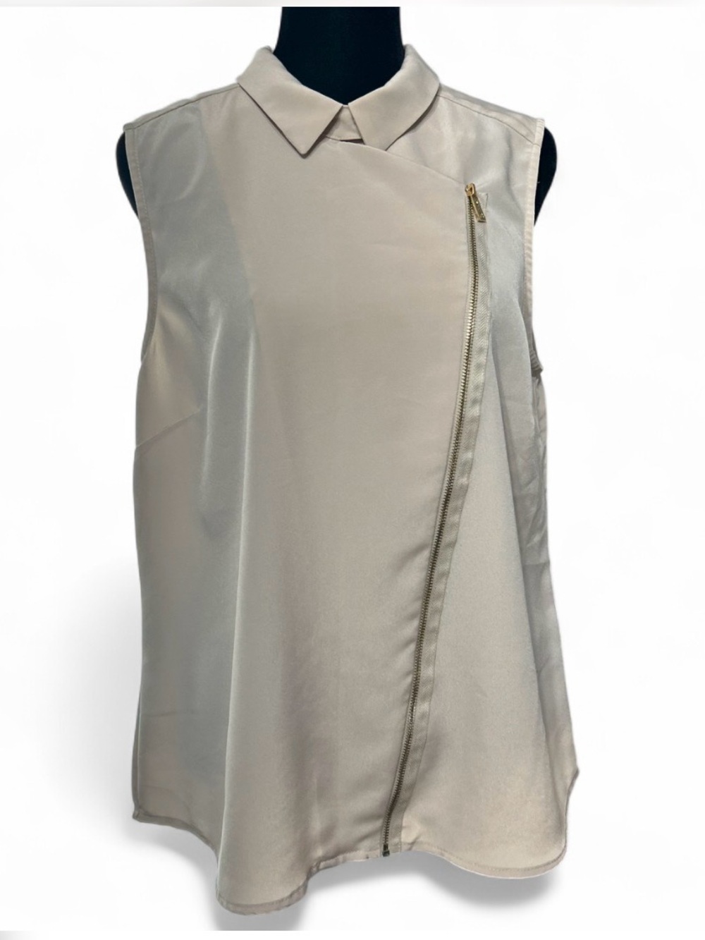 Calvin Klein Sleeveless  Blouse in Light Beige L. With Zipper and Buttons.